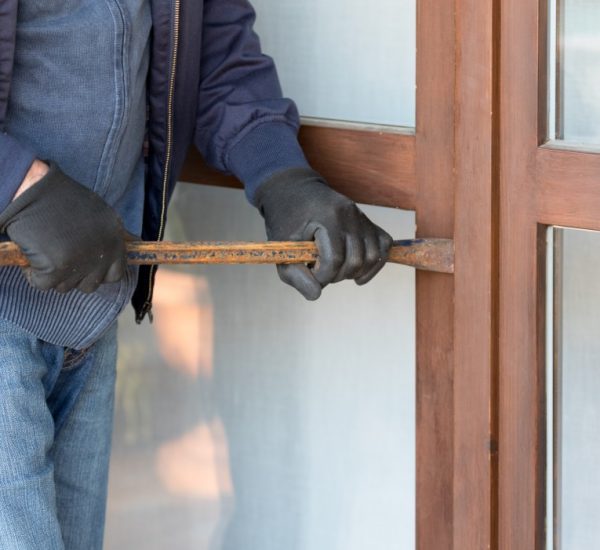 milan-italy-november-18-2017-a-thief-trying-to-burden-a-window-door-with-the-crowbar-to-enter-the_t20_doLaZo